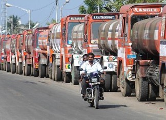 अप्रत्यक्ष नाकाबन्दीको चेतावनी दिएलगत्तै सिमामा पेट्रोलियम पदार्थका ट्यांकर रोकियो