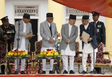 प्रधानमन्त्रीसहित आठ मन्त्रीद्वारा शपथ ग्रहण