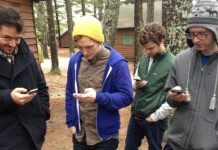 निहुरिएर मोबाइल चलाउादा तौल बढ्ने