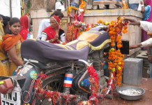 जहाा हुन्छ ‘बुलेट बाइक’ को पूजा