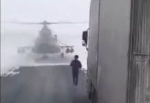 बाटोमा हेलिकप्टर रोकेर ट्रक चालकसँग बाटो सोधेपछि…