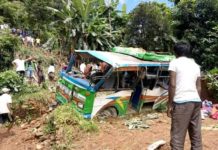 नुवाकोटमा यात्रुवाहक बस दुर्घटना