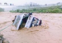 खोलाले बस बगाउँदा १२ यात्रु घाइते