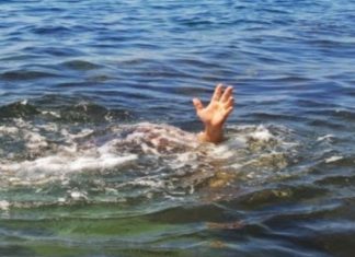 खोलामा डुबेर मृत्यु