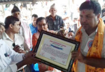 डा.सुनिल शर्मालाई विशेष सम्मान, वृद्धवृद्धा सत्सङ्गालय निर्माणमा १ लाख ११ हजार १ सय ११ रुपैया सहयोग