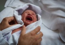 फ्रान्सका धेरै क्षेत्रहरुमा हात नभएका बच्चा जन्मेपछि