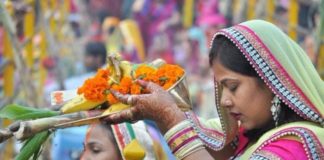 आज छठको मुख्य दिन: अस्ताउँदो सूर्यलाई अर्घ दिइ मनाइँदै