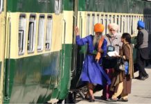 Pakistan hosts thousands on 1st Sikh guru’s anniversary