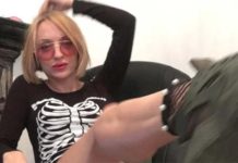 गन्हाउने मोजा बेचेर करोडौं आम्दानी !