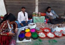 फुटपाथे पसलले घेरियो तुलसिपुर बजार , सरोकारवालाले चासो नदिँदा अस्तव्यस्त