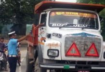 घुस दिने ट्रक चालक पक्राउ