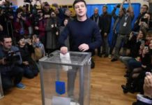 युक्रेन चुनावः हास्यकलाकार जेलेन्स्की अग्रस्थानमा