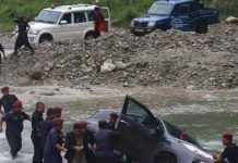 खोलामा डुब्यो यातायातमन्त्री महासेठको गाडी