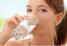 बिहानै खालीपेटमा मनतातो पानी पिउनुहोस् : केही दिनमा सुरु हुन्छ यस्तो चमत्कार