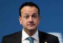 चिकित्सकलाई हाैसला दिन आयरलैण्डका प्रम फर्किए डाक्टरी पेशा