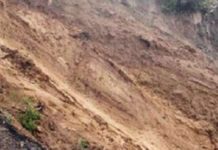 बझाङमा पहिरोले १७ घर पुरिए