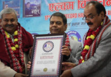 गीतकार उपाध्यायले गीत एकै दिन १७ विधामा विश्व रेकर्ड