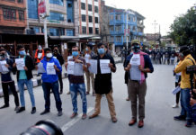 सरकारलाई चौतर्फी दबाब