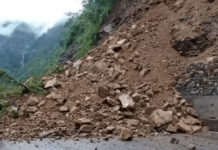 पहिरोले मध्यपहाडी लोकमार्ग अवरुद्ध