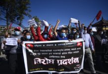 डबल नेकपा विरूद्व नेविसंघको प्रदर्शन