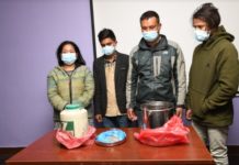 अन्दाजी साढे दुई किलो युरेनियम सहित चार पक्राउ