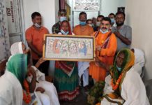 वृद्ध लोकचित्रकारलाई सम्मानित