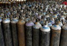 रसुवागढी नाकाबाट अक्सिजन सिलिण्डर आयात