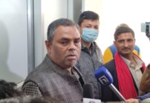 आधिकारिकता दाबी गर्दै निर्वाचन आयोगमा
