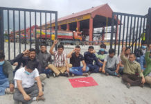 मूल्यवृद्धिविरुद्ध आन्दोलनरत पाँच विद्यार्थी संगठनले पेट्रोल पम्प बन्द