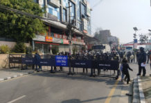 एमसीसीको विरोधमा उत्रिनेहरुलाई पानीको फोहराबाट प्रहार