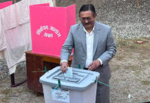 गृहमन्त्रीले तिलोत्तमा नगरपालिकाबाट गरे मतदान