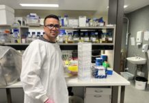 कन्ट्याक्ट लेन्स रिसर्च अवार्ड–२०२२ विनाेद रायमाझीलाई प्रदान