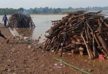 हत्या गरेर गाडिएका दुई किशोर–किशोरीले प्रयोग गर्ने मोबाइल र चप्पल फेला