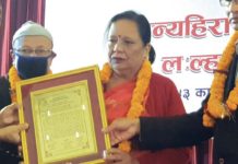 नेपालभाषा साहित्यमा योगदान पु-याए बापत सत्यमोहनलाई ‘दान्यहिरा जीवंकाछी सिरपाः’