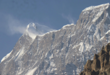 ‘सेताम्मे हिमाल कालो देखिन थाले’