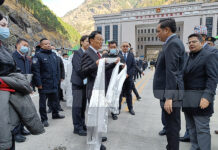 पर्यटक रसुवागढीबाट भित्रन थाले