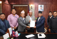 प्रधानमन्त्रीलाई मेयर हर्कको टोलीले ज्ञापनपत्र बुझायो