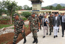 बाढीपहिरो प्रभावित क्षेत्रको अवलोकन गर्न प्रधानमन्त्री प्रचण्ड तुम्लिङ्टार पुगे