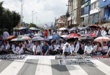 नयाँबानेश्वर चोकमा डाक्टरहरूकाे प्रदर्शन जारी