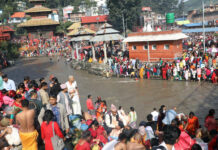 पितृप्रति श्रद्धा प्रकट गर्न बिहानैदेखि गोकर्णेश्वरमा भक्तजनको भीड