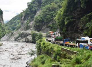 मुस्ताङ जाने पर्यटकलाई सधैँ बैसरी पहिरोको चुनौती