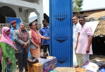 दुहवी र इटहरीका आगलागी पीडित १२ घरपरिवारलाई राहत वितरण