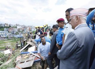 प्रधानमन्त्री केपी विमान दुर्घटना स्थलमा पुग्याे