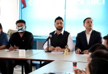 मुखमा टेप टाँसेर बैठकमा सहभागी