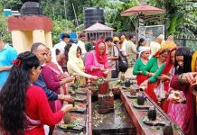 गलेश्वरधाममा साउन महिनाकाे अन्तिम साेमबार करिब एक लाख भक्तजनले गरे दर्शन