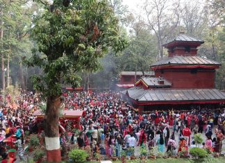 कालिका भगवती मन्दिर बागलुङमा श्रद्वालु भक्तजनको घुइँचो