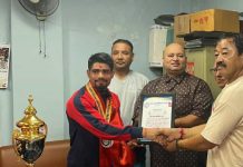 बाडियाले विश्व कीर्तिमान स्थापित गरेको भन्दै काठमाडौंमा सम्मानित