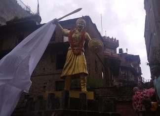 बाघभैरव मन्दिरमा बिरंगना कीर्तिलक्ष्मीको प्रतिमा उद्धघाटन भिडियाे सहित यस बीरंगना कीर्तिलक्ष्मीकाे पुर्नकदसहितकाे प्रतिमाकाे स्केच योगेश महर्जन गरेका थिए भने प्रतिमा महेश तुलाधरले बनाइएकाे थियाे ।