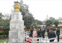 प्रधानमन्त्री कार्कीले शहीद स्मारकमा माल्यार्पण गरिन्