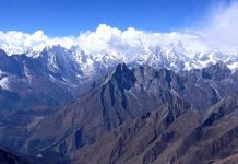 आमादब्लम हिमालमा लडेर एक जर्मन आरोहीको मृत्यु